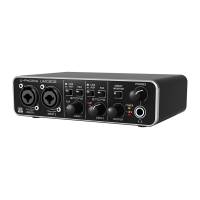 BEHRINGER UMC202